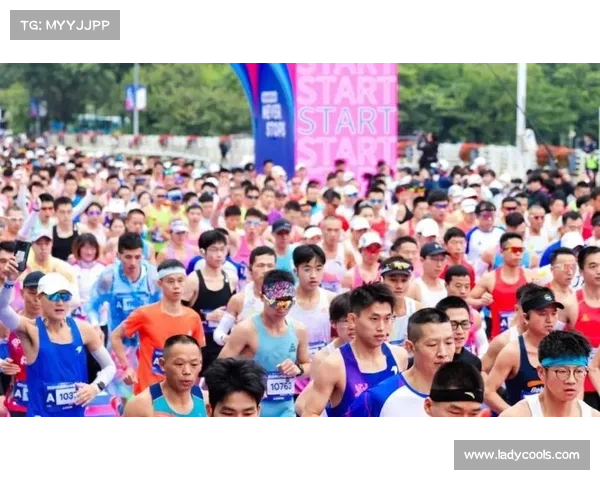 2017年北京马拉松赛事回顾与分析:挑战与突破的完美交织 2017年北京马拉松赛事回顾与分析:挑战与突破的完美交织